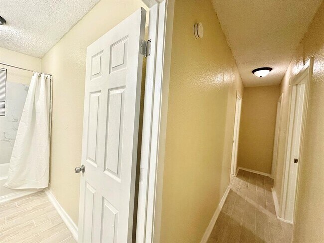 Building Photo - 4302 Scottsdale Rd