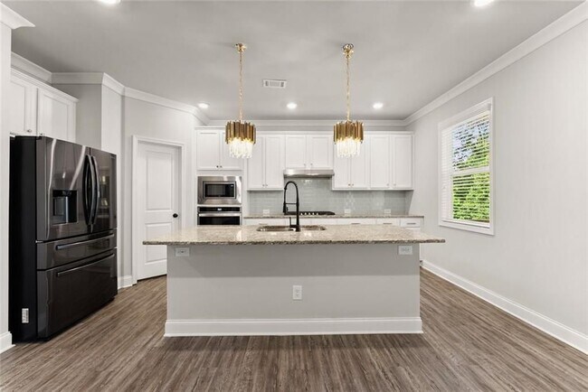 Building Photo - 4656 Silver Oak Dr SW