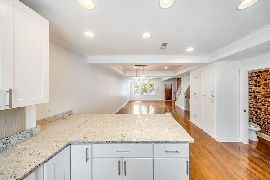 Building Photo - 1505 Spring Pl NW