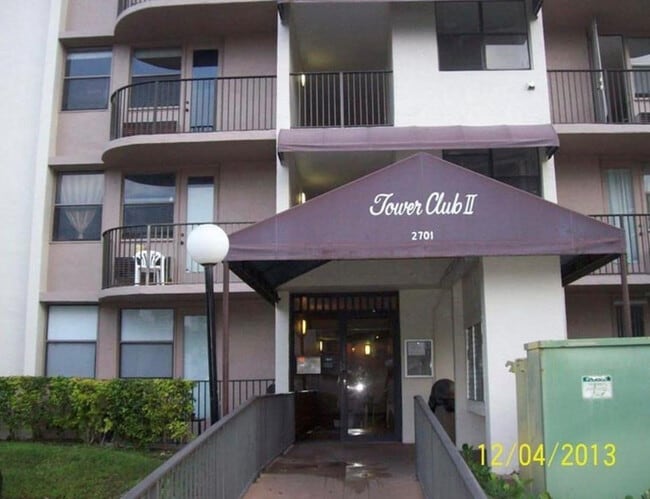 Building Photo - 2701 Riverside Dr