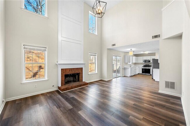 Building Photo - 3300 Northcliff Dr