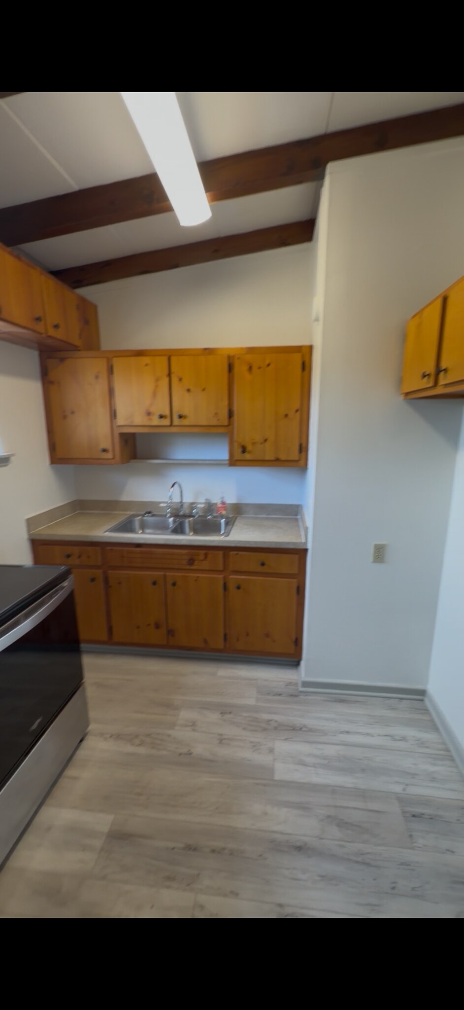 Building Photo - 142 Bridle Path