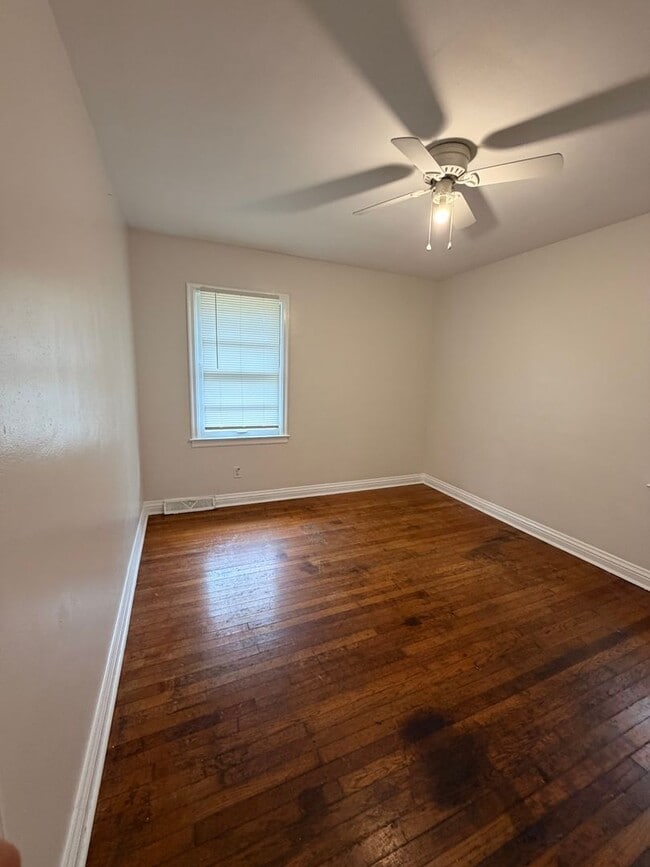 Building Photo - Brick 3/1.5 House in West Rome- $1,250