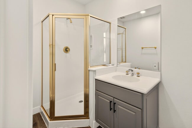 Building Photo - 6 Queens Ct