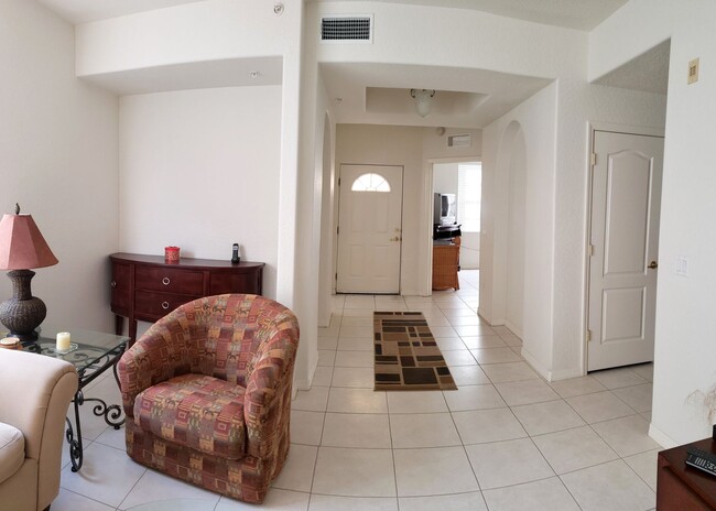 Building Photo - Available 2BR+Den/2BA/1CG 1st Floor Condo