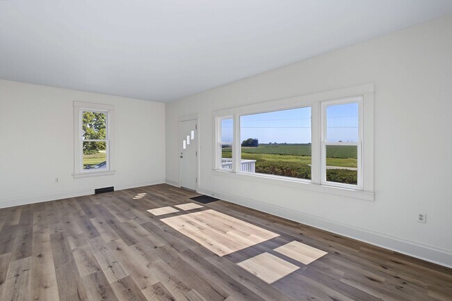 Building Photo - 3 Bedroom, 1 Bathroom Rural Home for Rent – Farmer City, IL