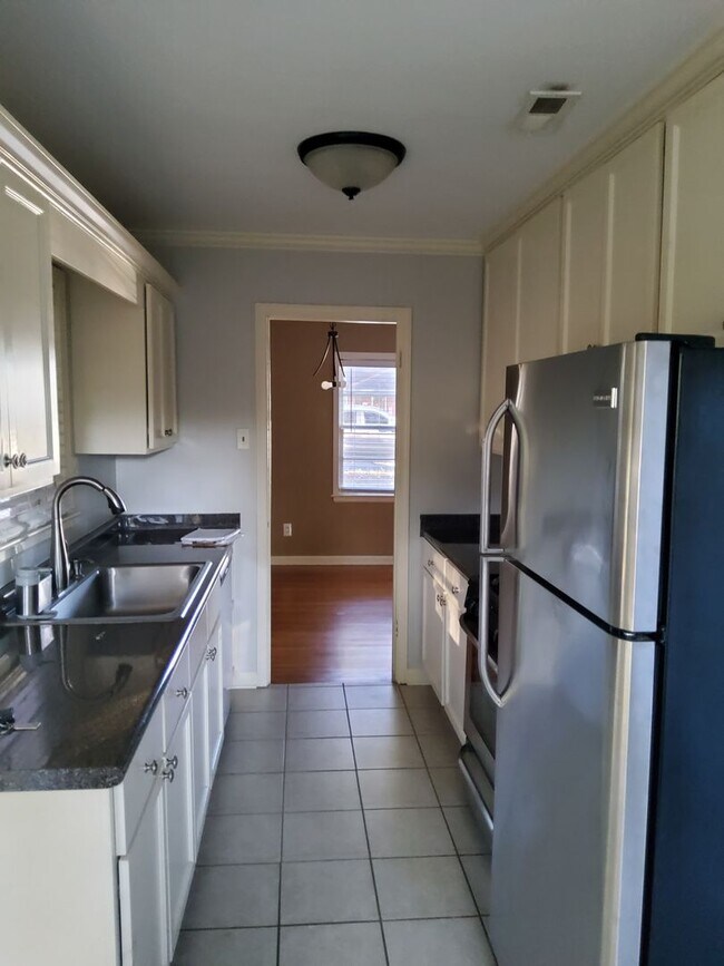 Building Photo - Welcome to this charming 3-bedroom, 1-bathroom home located in the vibrant city of Memphis, TN