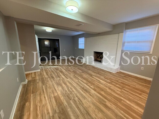 Building Photo - 3826 Barkwood Dr