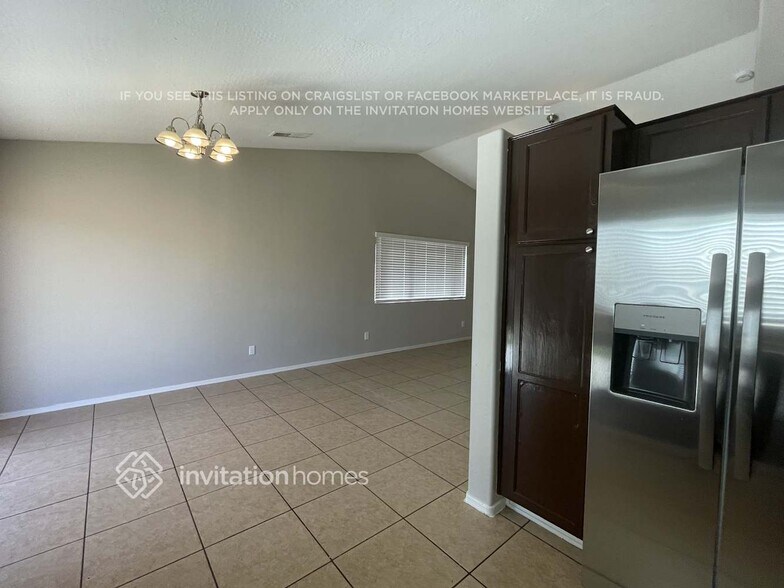 Building Photo - 10763 W Rio Vista Ln