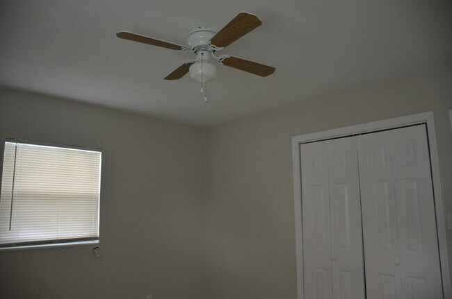 Building Photo - 480 Garden Dr S