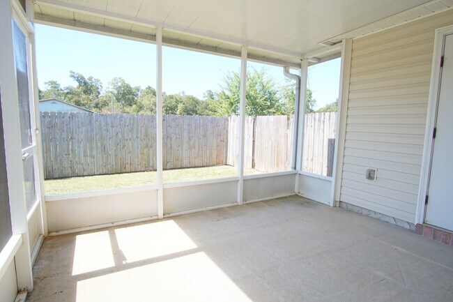 Building Photo - 2BR/1BA Home in Silverthorn – Close to Sho...