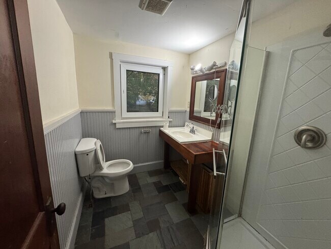 Building Photo - Charlotte B