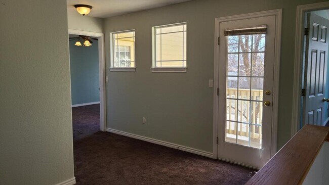 Building Photo - 818 S Terry St Unit 1