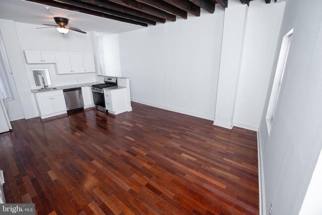 Building Photo - 633 N 3rd St