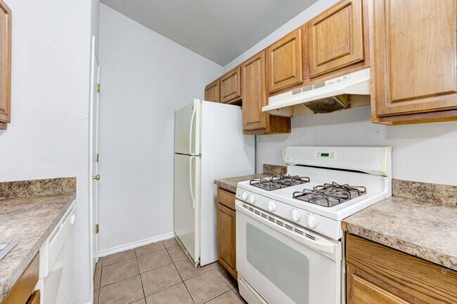 Building Photo - Cute 3BD/2BTH Duplex in Central East Norman!