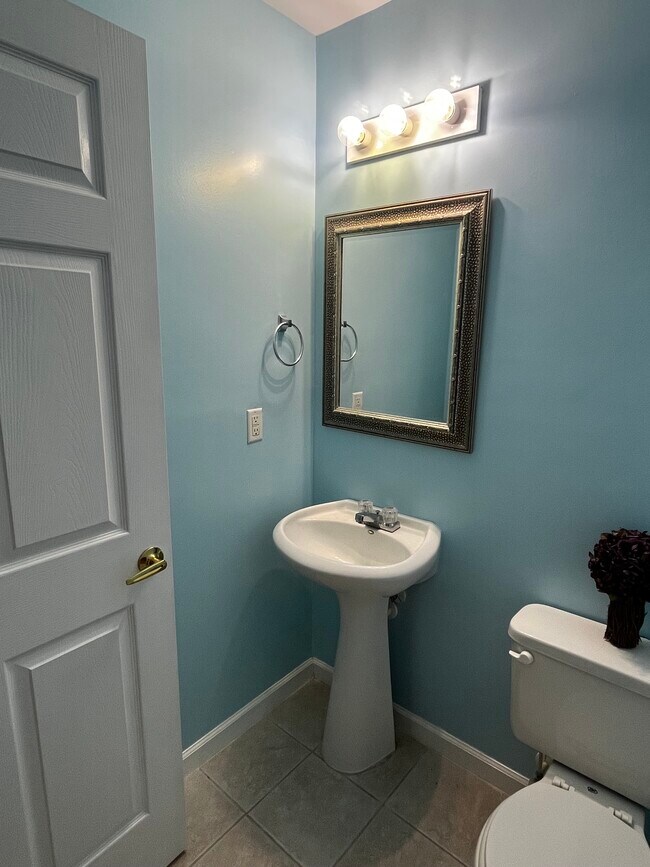 Building Photo - 2520 Friedland Pl