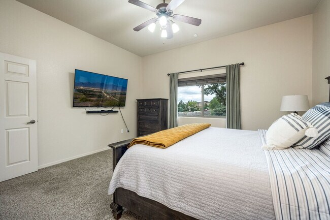 Building Photo - 2711 Sunrise Point Rd