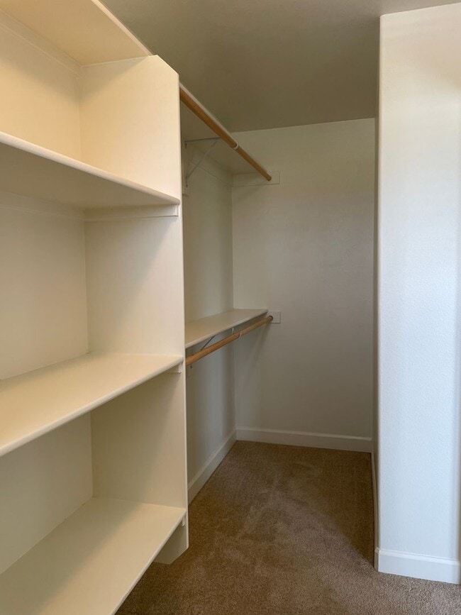 Building Photo - LUXURY 4 Bed Camas Townhome! Gated Communi...
