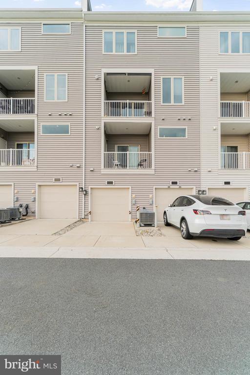 Building Photo - 23619 Waterford Downs Terrace