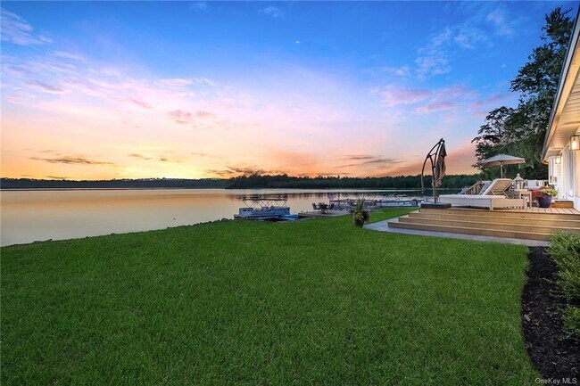 Building Photo - 381 Lakeside Rd