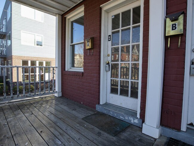 Building Photo - Spacious 2-Bed/1-Bath Ground Floor Apt w/ Patio & Yard in Manchester!