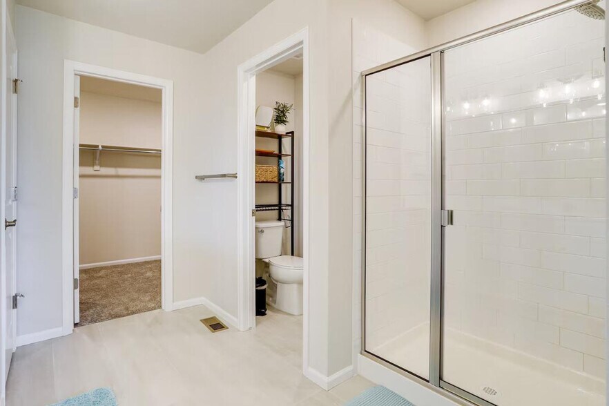 Building Photo - 6026 N Orleans St