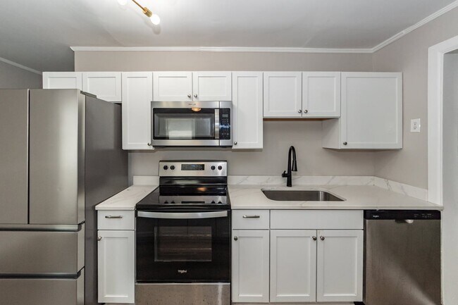 Building Photo - 3860 Chestnut St