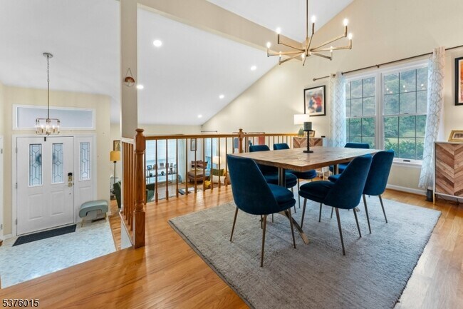 Building Photo - 4 Brightwood Ln