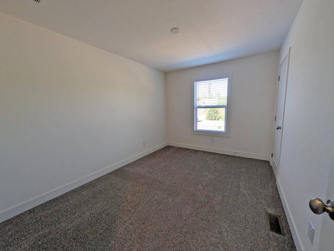 Building Photo - 5427 Edgewood Ln