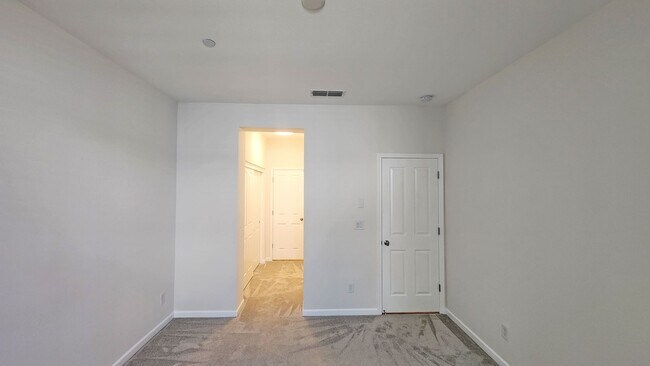 Building Photo - 840 Bronze Ln