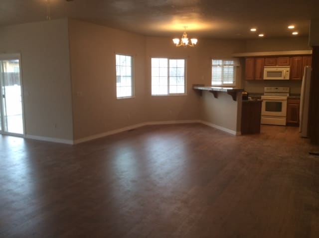 Building Photo - 1285 Claremont Dr