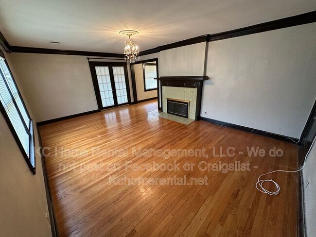 Building Photo - 207 W 51 Terrace