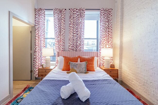 Building Photo - 1954 W North Ave