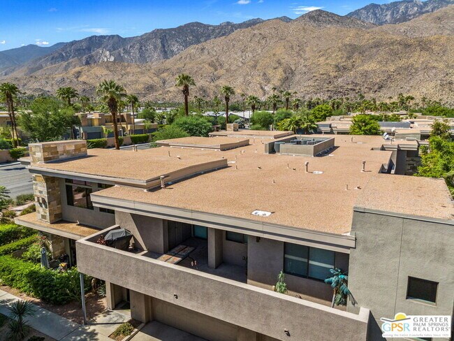 Building Photo - 930 E Palm Canyon Dr