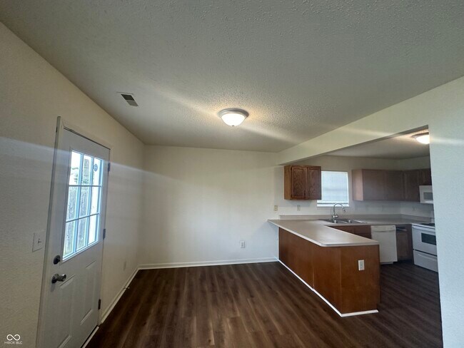 Building Photo - 8125 Maple Stream Ln