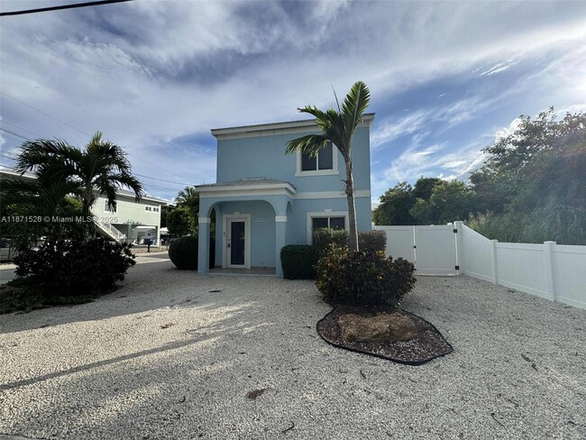 Primary Photo - 1315 Royal Palm Dr