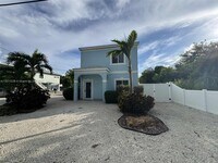 Building Photo - 1315 Royal Palm Dr