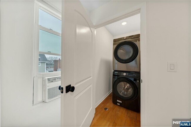 Building Photo - 316 Palisade Ave