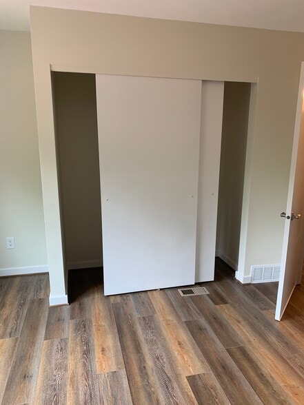 Building Photo - 152 Wintergreen Way