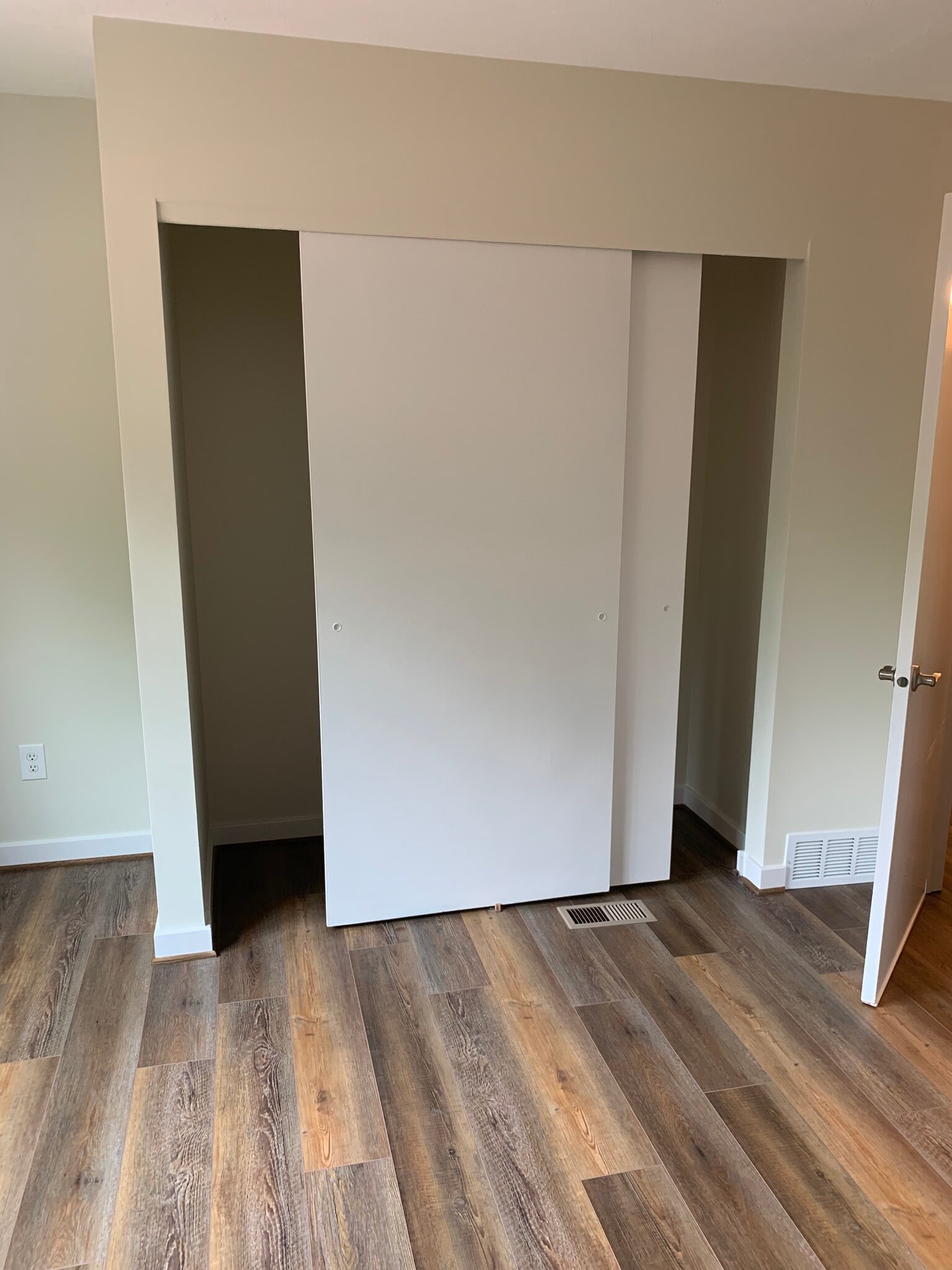 Building Photo - 152 Wintergreen Way