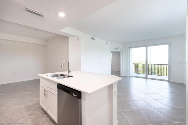 Building Photo - 14121 Heritage Landing Blvd