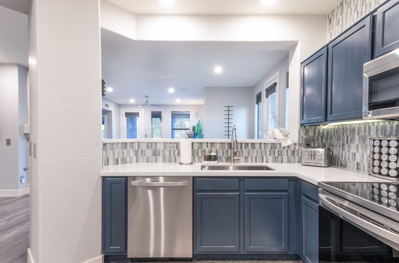 Building Photo - 15221 N Clubgate Dr