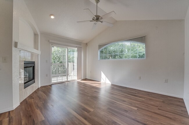 Building Photo - Beautiful 3 Bed, 2 Bath Condo in NW Fort Collins!