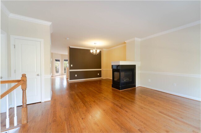 Building Photo - Stunning Centreville Townhome With Excellent Commuter Access