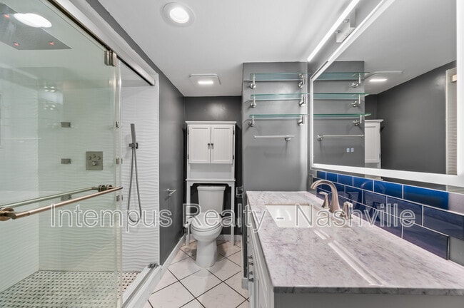 Building Photo - 7020 Bonnamere Dr