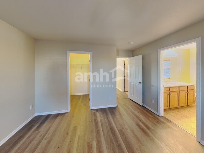 Building Photo - 12865 Roslyn St