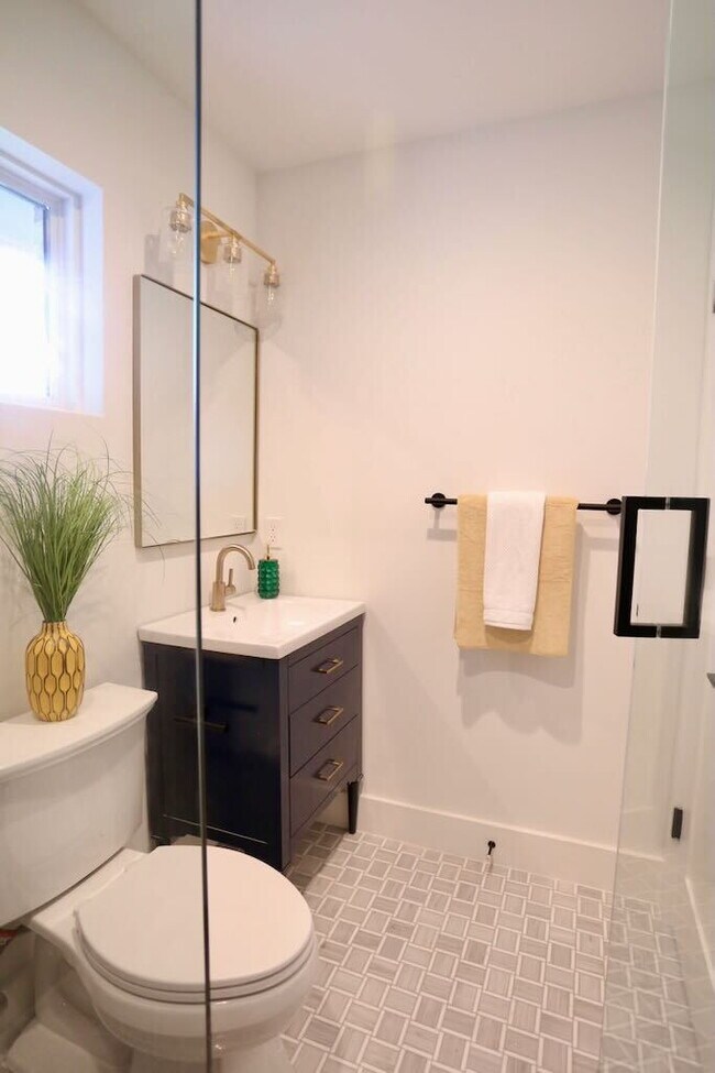 Building Photo - Executive Lease Near Preston Hollow  - Chef's Kitchen, Gated Drive & Spacious Patio