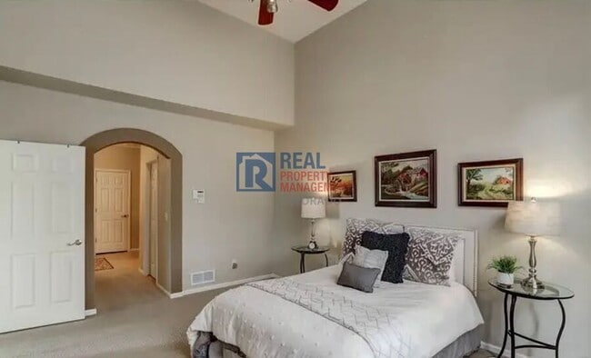 Building Photo - 13732 Legend Way