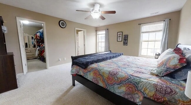 Building Photo - 206 Gentian St