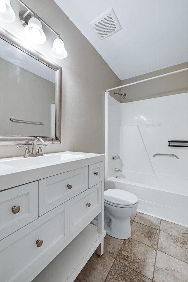 Building Photo - 228 Waldo St